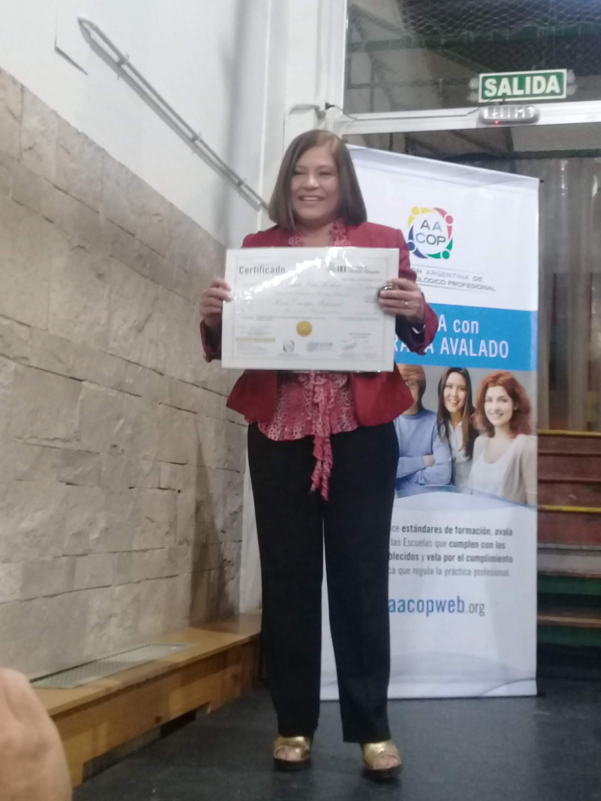 Imágen de Mirta Jara Medina recibiendose como Coach Ontológica Profesional
